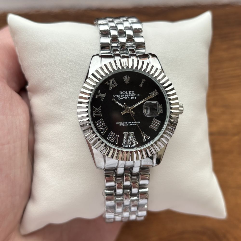 Жіночий годинник Rolex Datejust на браслеті сріблястого кольору