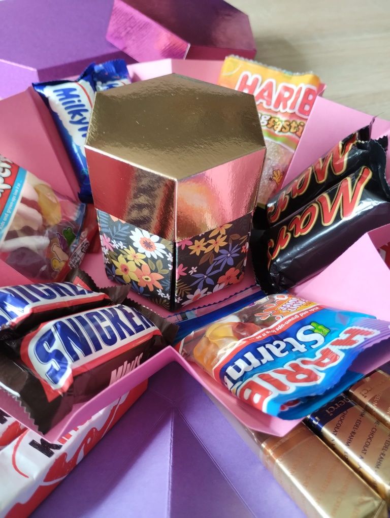 Sekret box ze słodyczami i miejscem na banknot