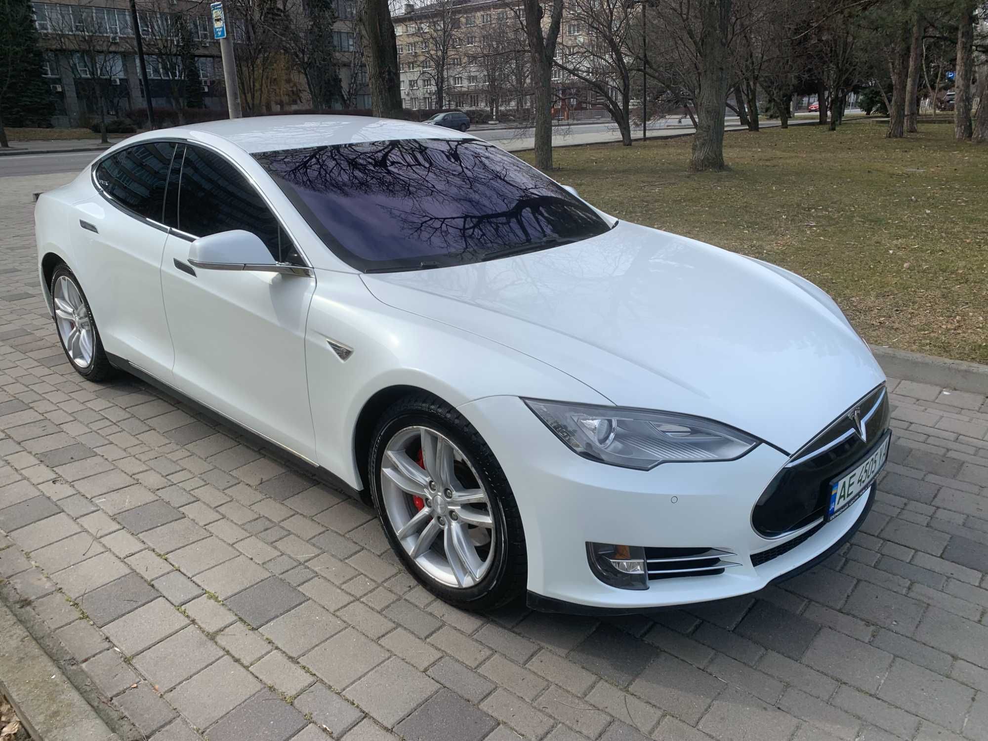 Продам TESLA S PERFORMANS 416л.с.85к.вт.!