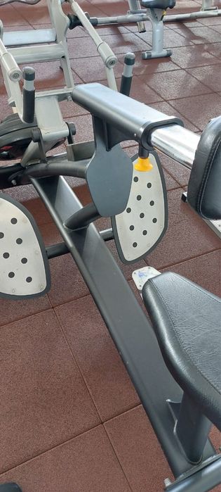 Maquina de remada/ banco regulável/ step technogym