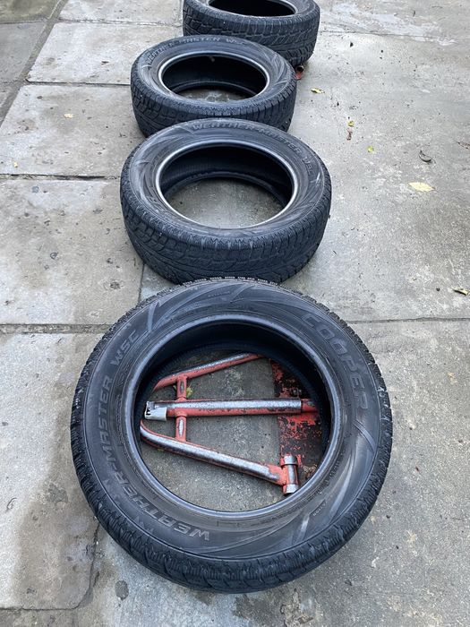 Резина зимова 235/60/18