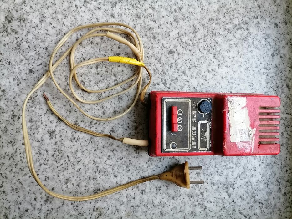 Блок питания, адаптер 220-12v