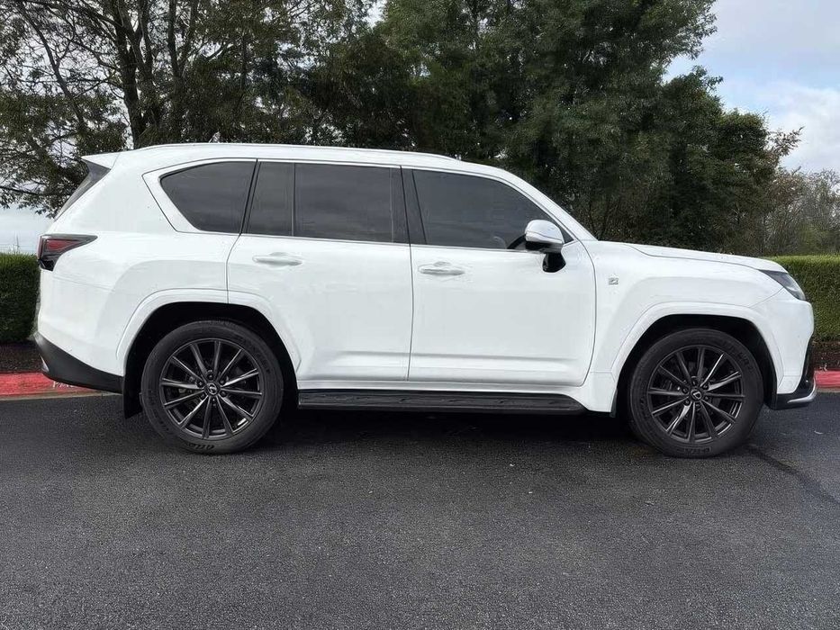 Lexus LX      2025