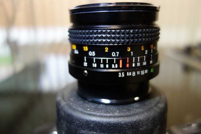 Objectiva manual Konica Hexanon AR 28mm F3.5