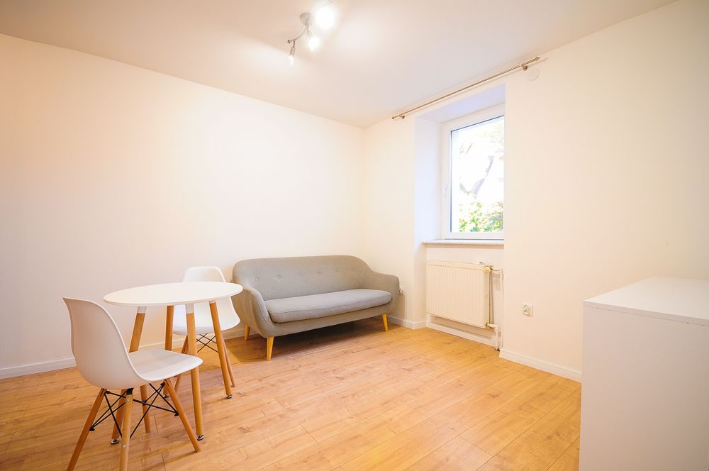 ŚWIĘTOSZÓW Mieszkanie na Wynajem Niskie Opłaty Parter Osobna Sypialnia