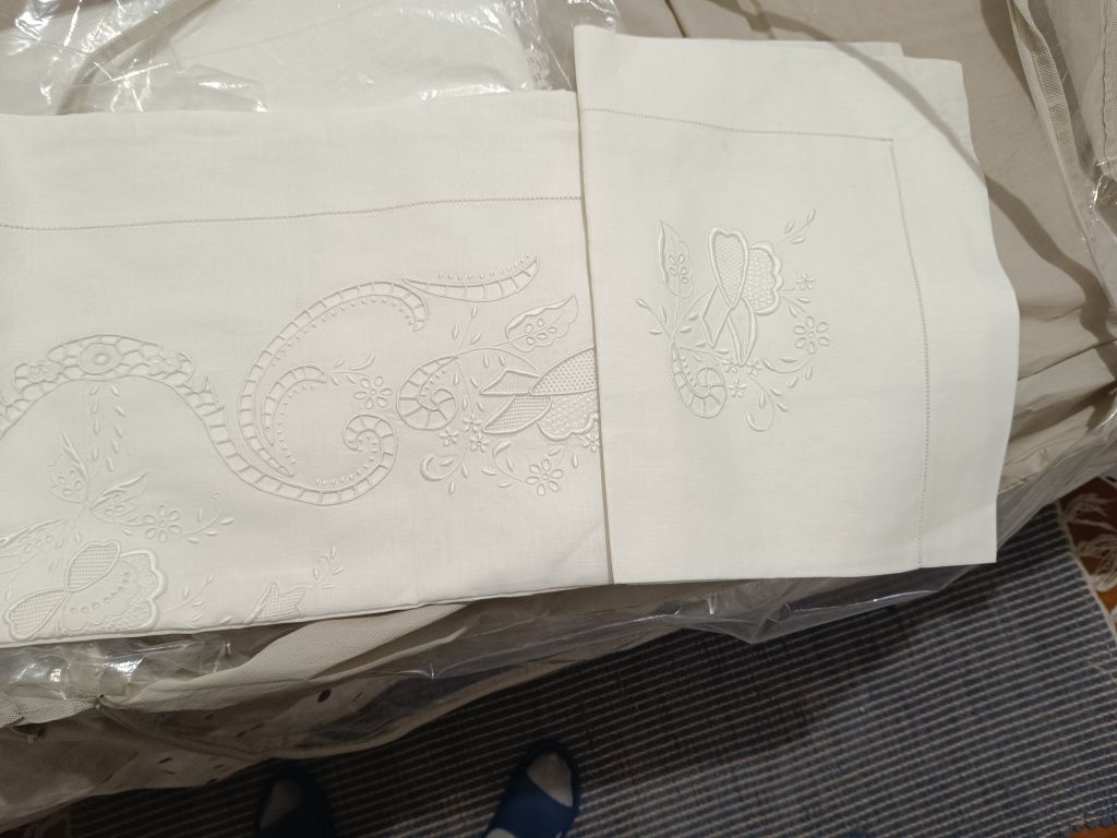 bordados á mão excelente
