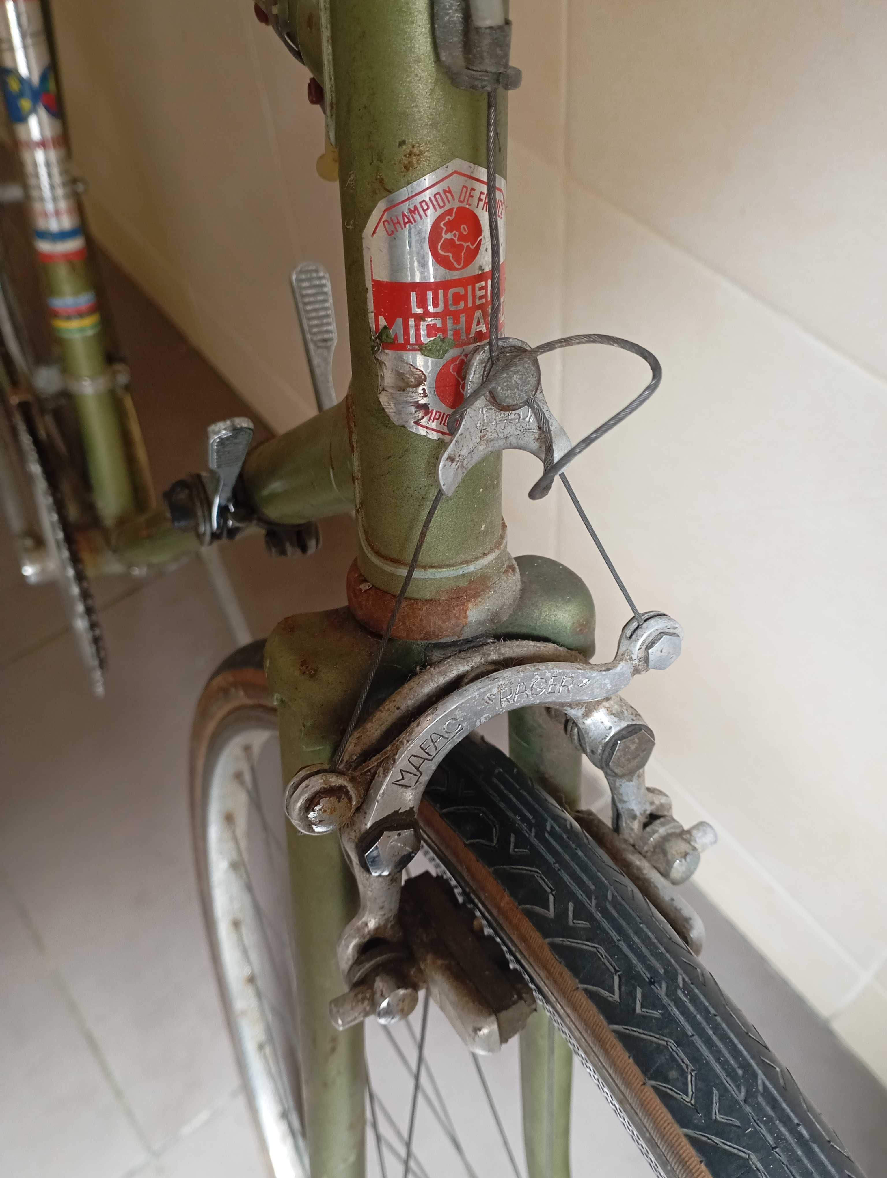 Bicicleta de estrada para restauro