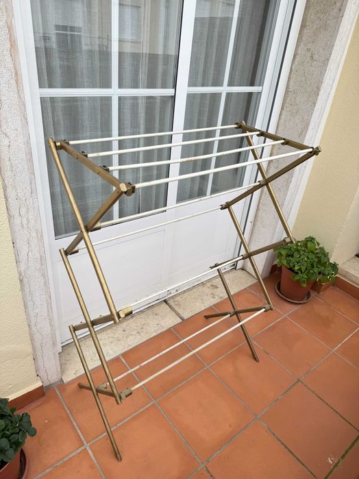 Estendal Branco e Dourado