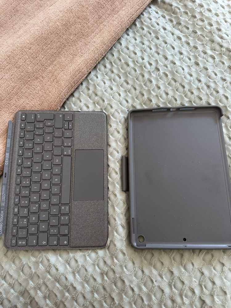 Cala com teclado para Ipad 7° e 8° geração