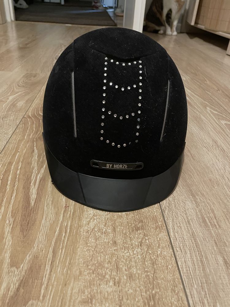 Kask jeździecki pilne