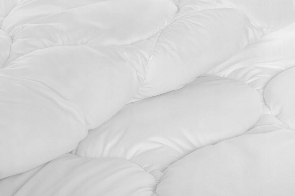 Kołdra 200x220 Antyalergiczna Całoroczna Miękka Doskonała dla Każdego