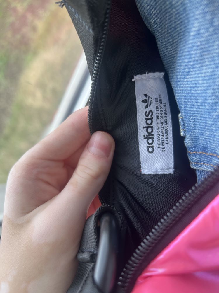Оригінальні сумочки Adidas і Gucci