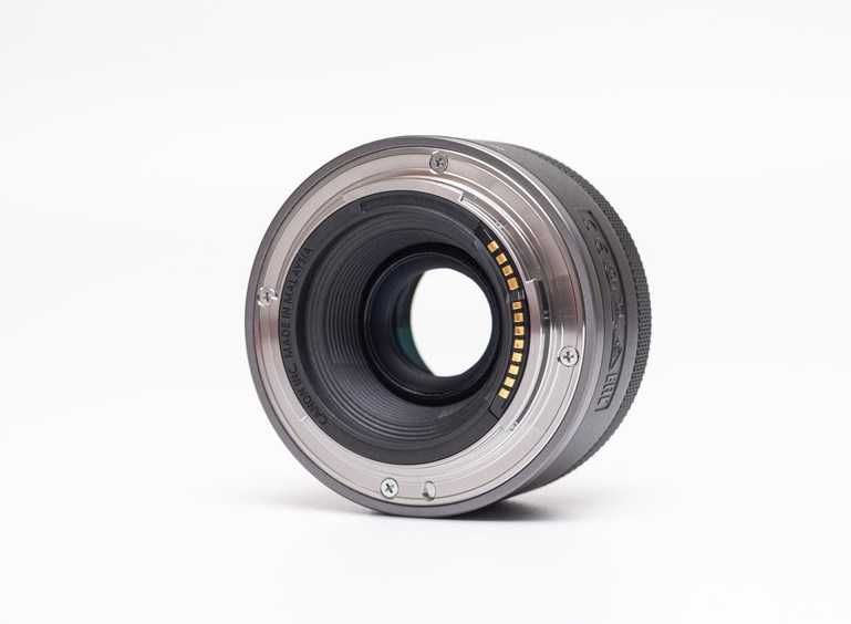 Canon RF 50 mm f/1.8 STM, новый, не пользованный объектив, в корбке