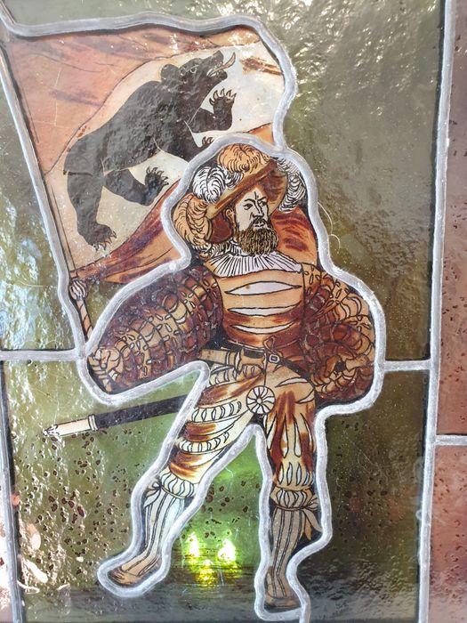 Fantástico vitral suíço trabalhado e pintado à mão