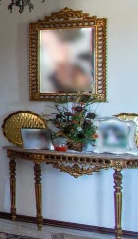 Consola retro dourada e espelho