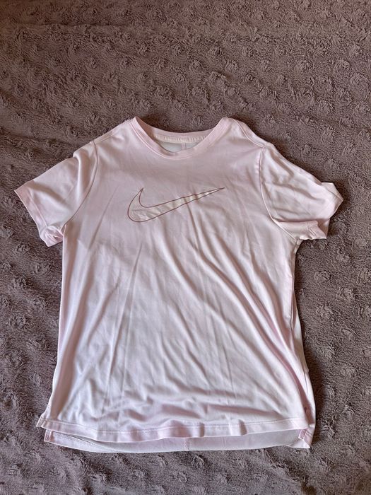 Bluzka Nike stan jak nowy pudrowy róż rozm. 146-156