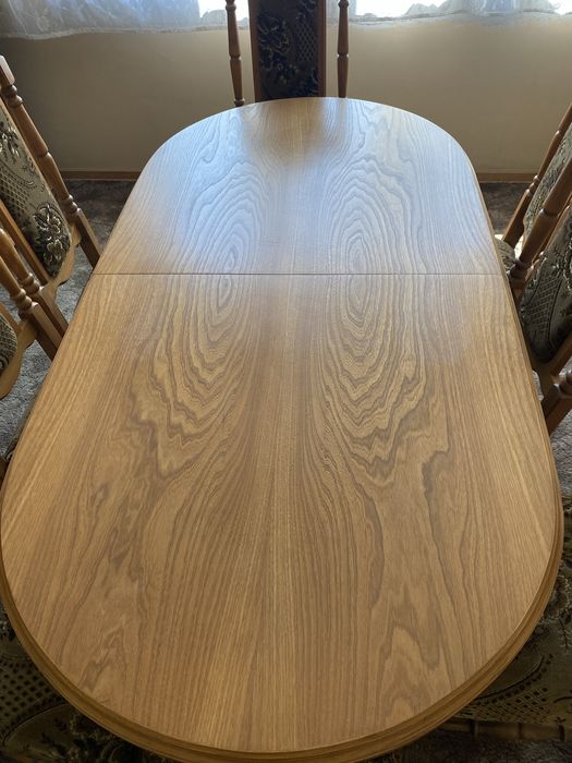 Zestaw mebli stołowych