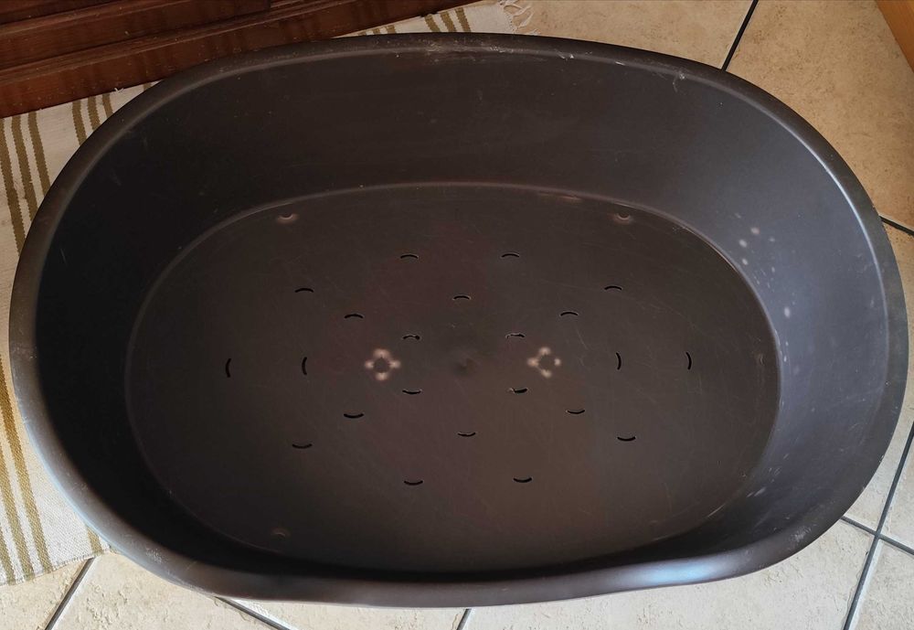 Cama/casota para cão/gato rígida (plástico)