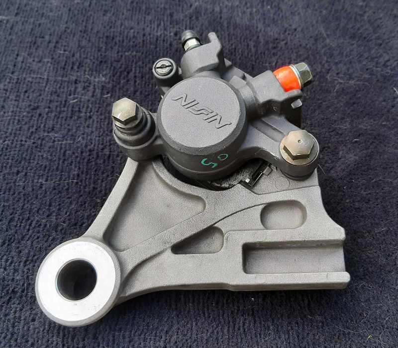 Гальмівний супорт Honda CB900F Hornet