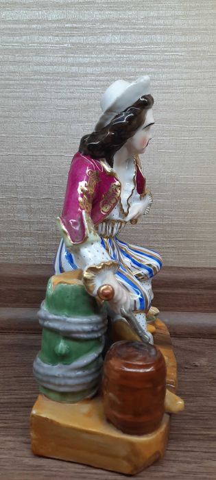 Статуэтка в стиле Jacob Petit Франция XIX в. Смотрите мои объявления!