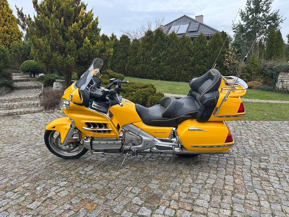 Honda GL Sprowadzony Delikatnie uszkodzony jeżdżący Honda Goldwing 1800