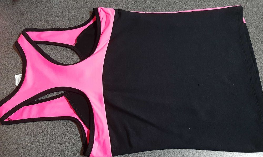 Conjunto fitness, t-shirt e calça, Novo, portes incluídos
