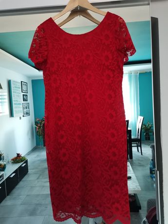 Czerwona, koronkowa sukienka
