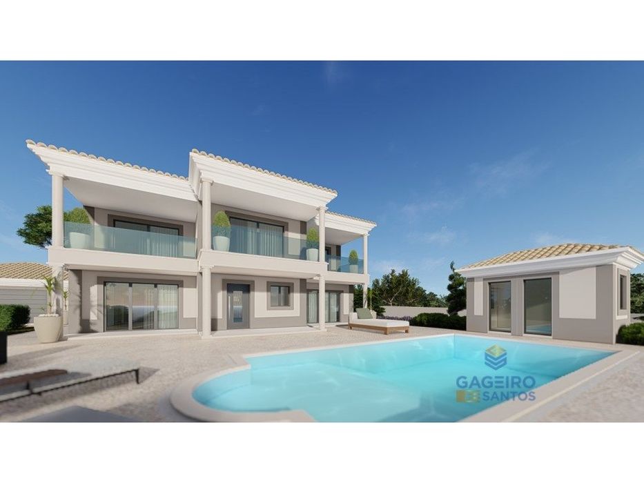 Moradia Tradicional T4, com garagem e piscina Inserida num lote de ...