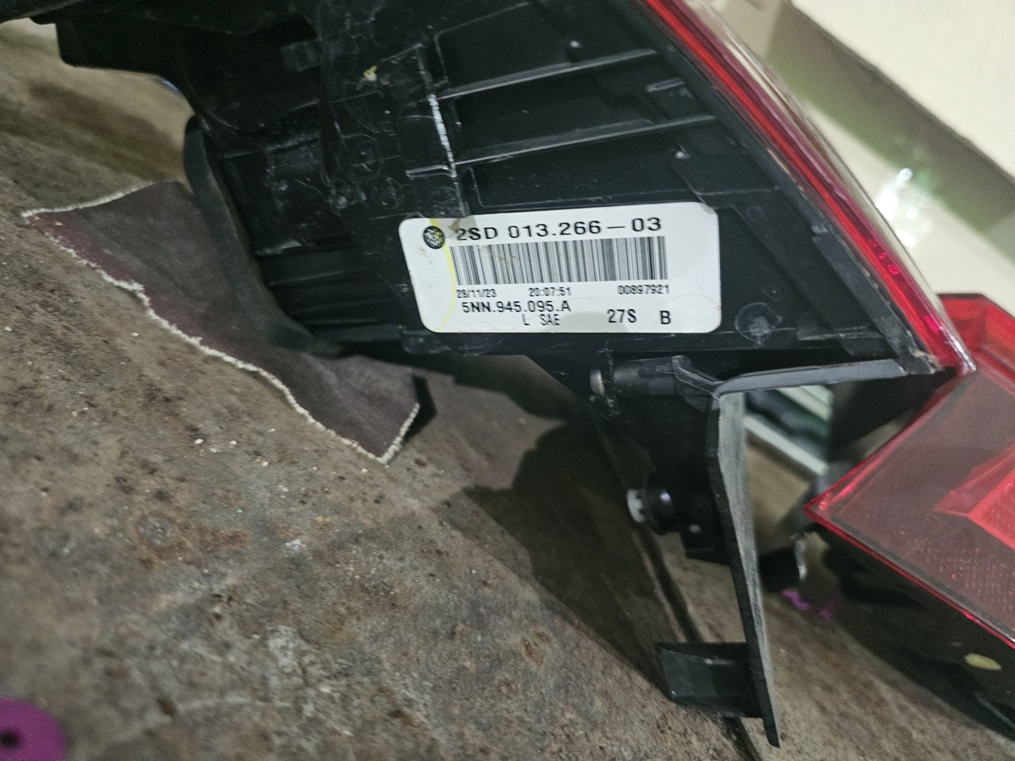 Фонарі стопи Volkswagen Tiguan allspace 5nn
5nn945094
5nn945095