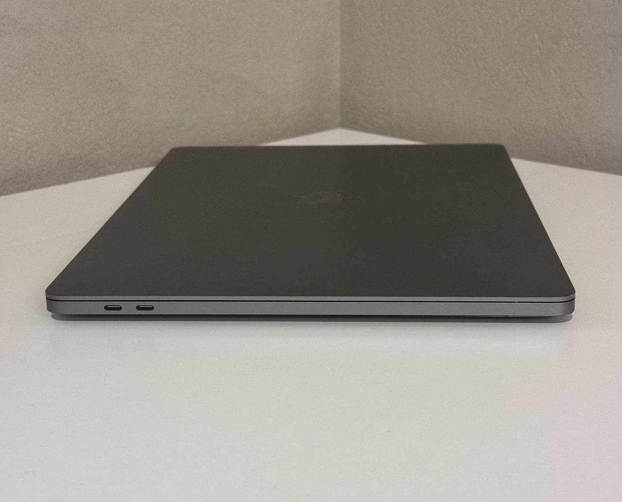 MacBook Pro 16" Space Gray 2019 (MVVK2)