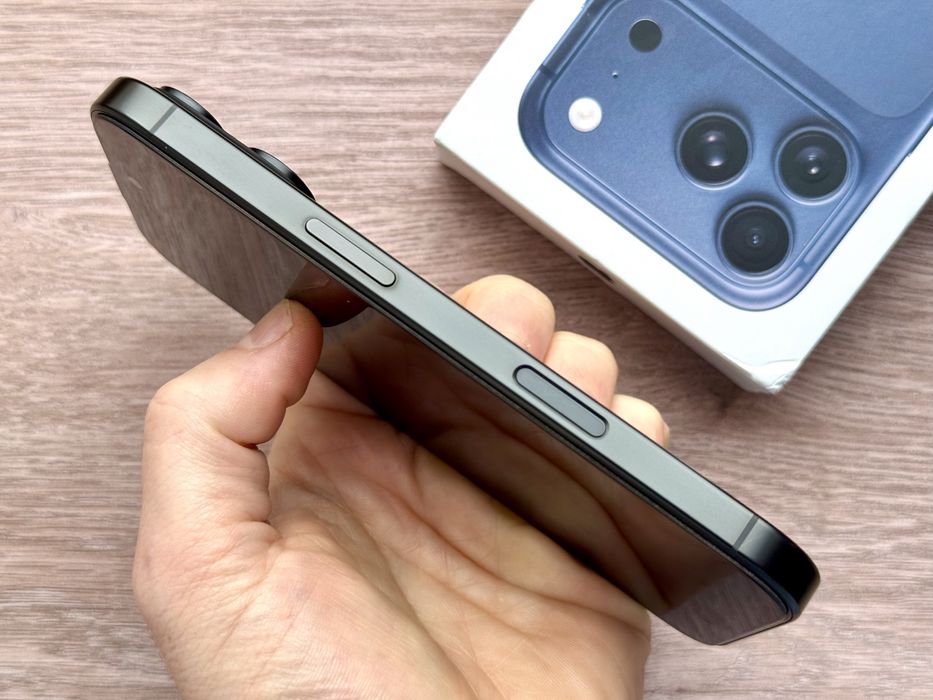 Apple Iphone 16 Pro Black Titanium 256gb акб 94%