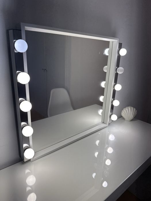 Esperlho com iluminacao ikea