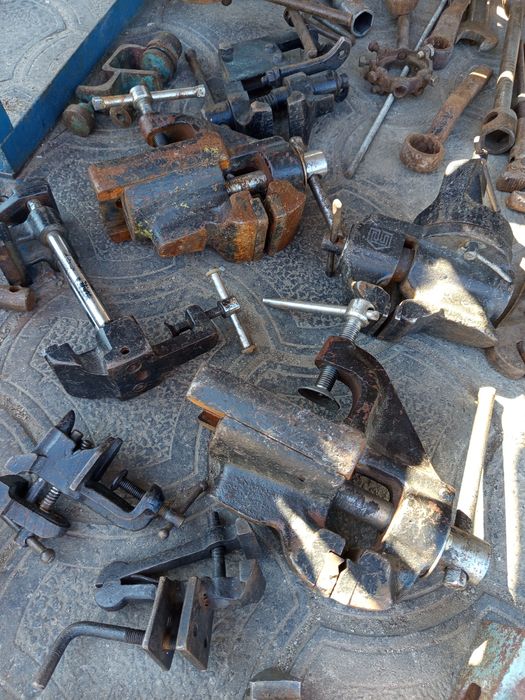 Продам тиски слесарные,станочные.