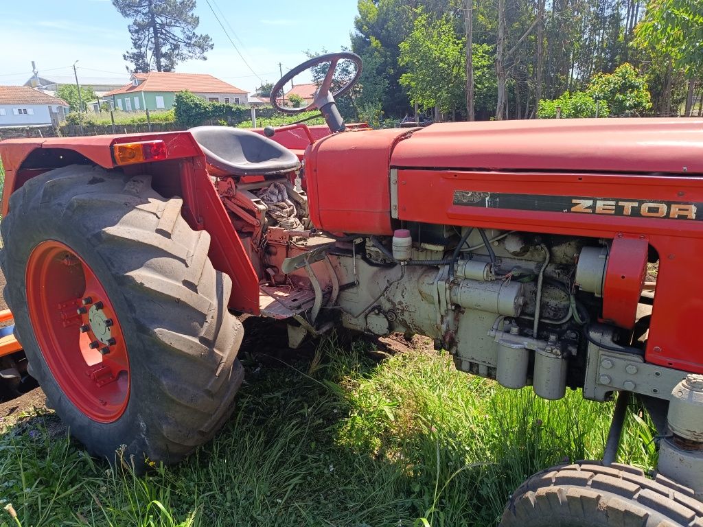 Trator agrícola ZETOR 4911