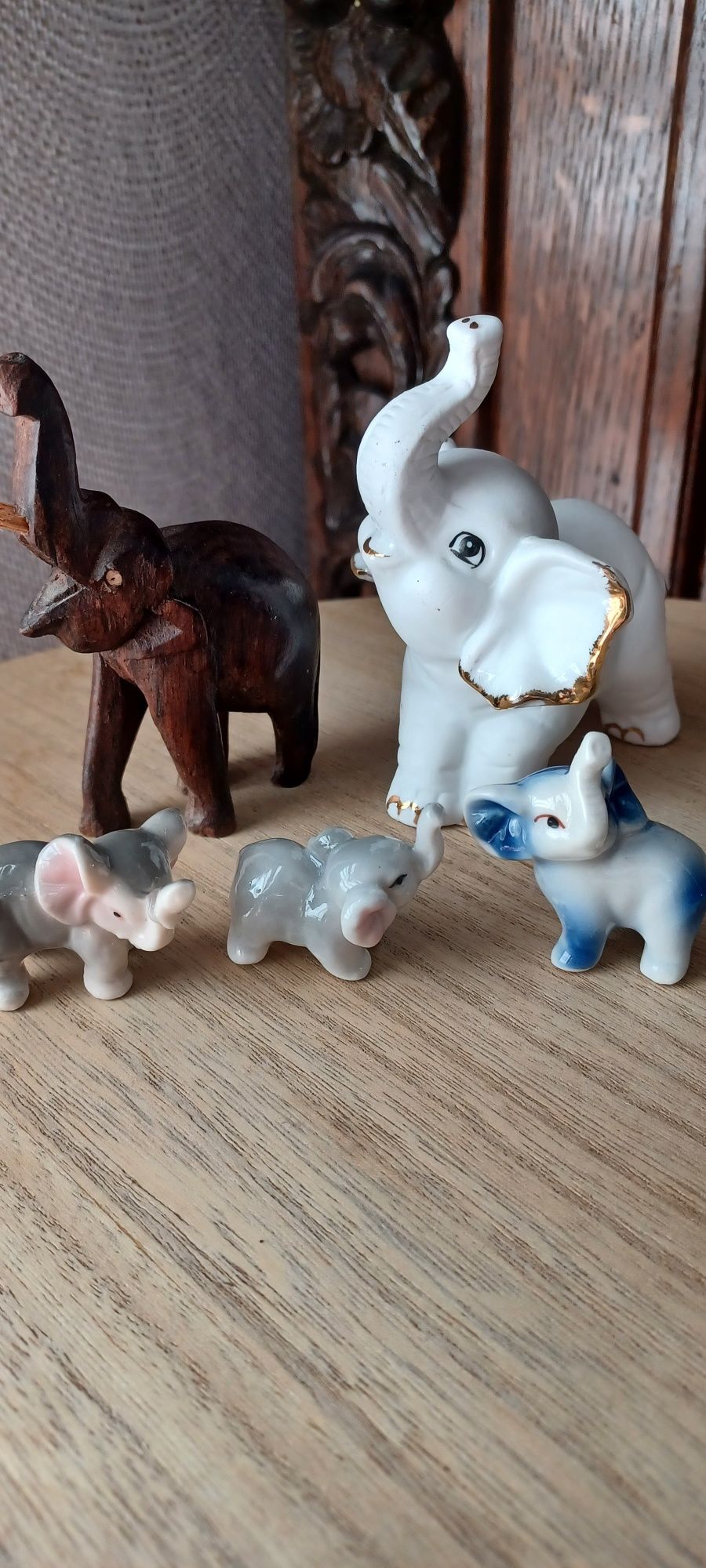 Kolekcja figurek słoni