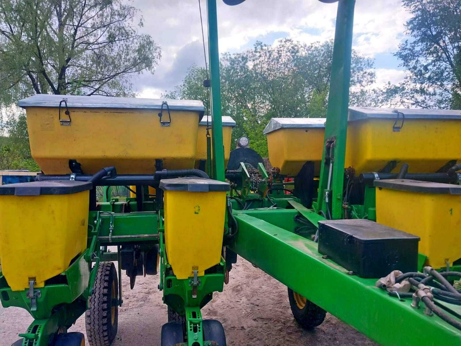 Сівалка точного висіву John Deere 7000 8-рядна