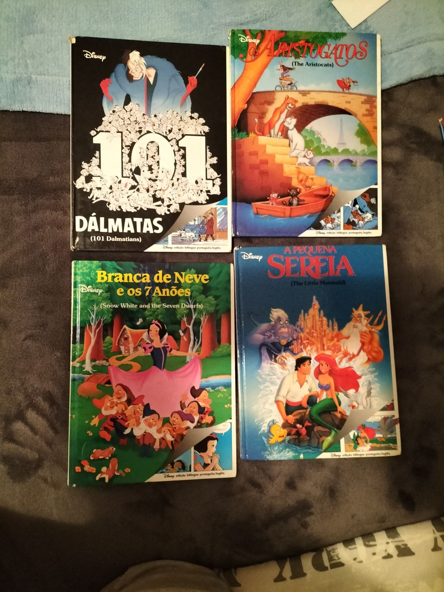 Toda a coleção de livros bilingue português/Inglês da Disney