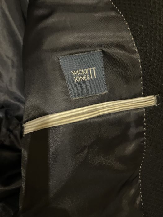 Sobretudo Wickett Jones (L)