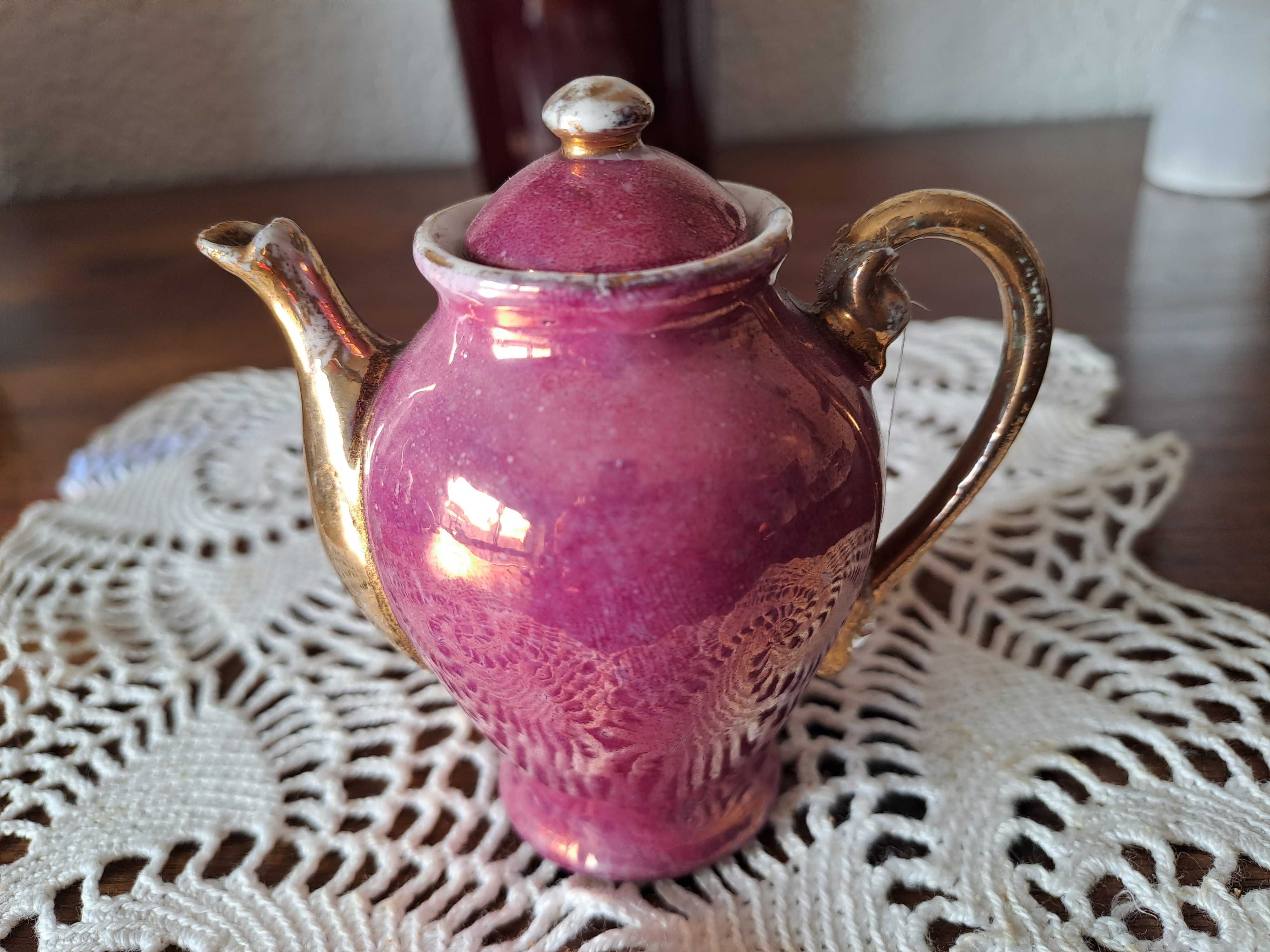 Serviço de chá miniatura com mais de 130 anos