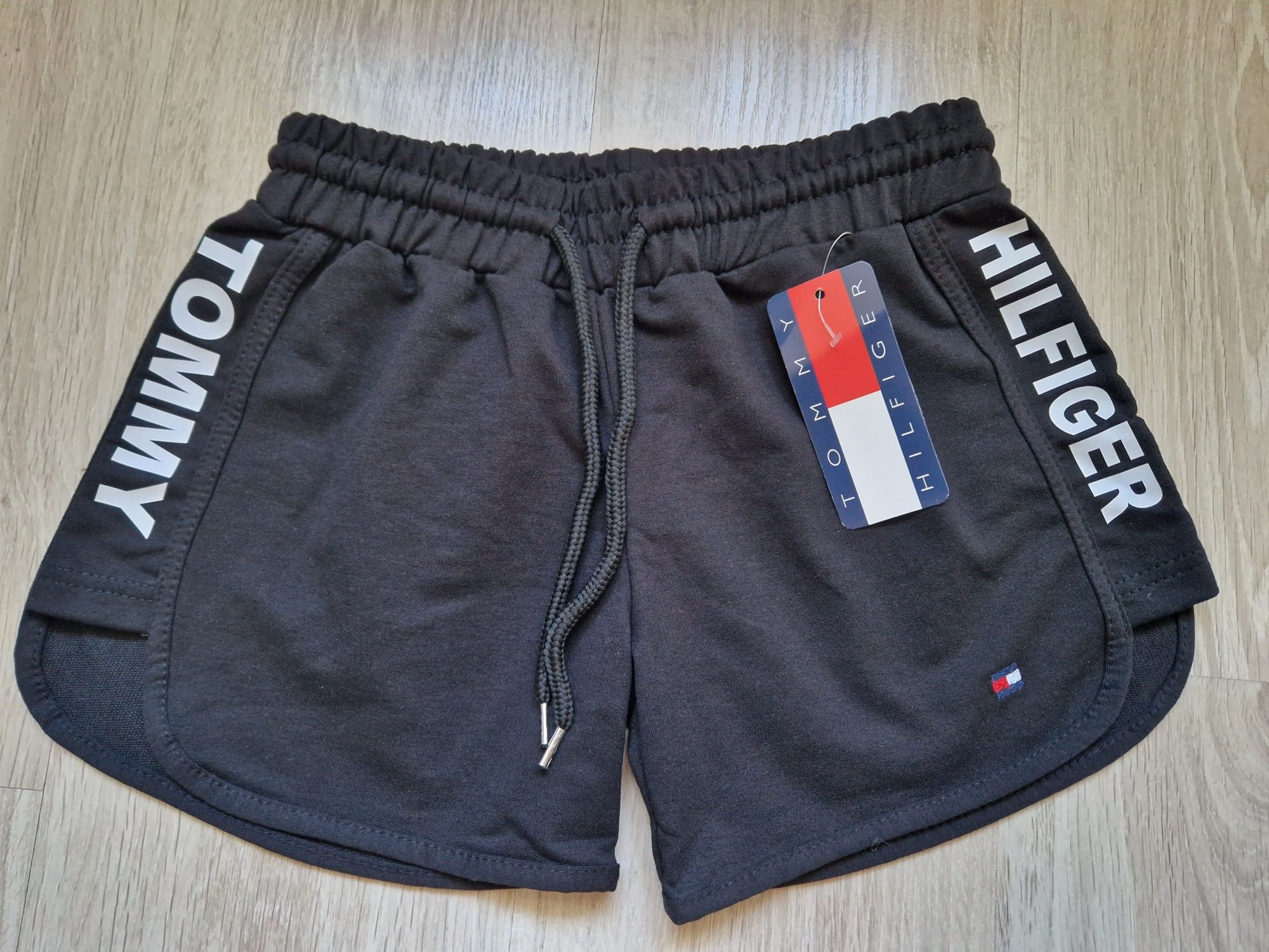 Tommy Hilfiger czarne spodenki rozm 36