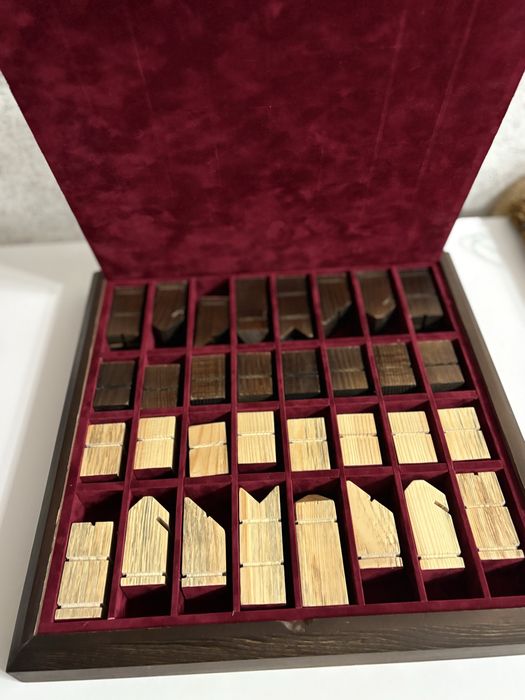 Продам дизайнерські шахмати ручноі роботи