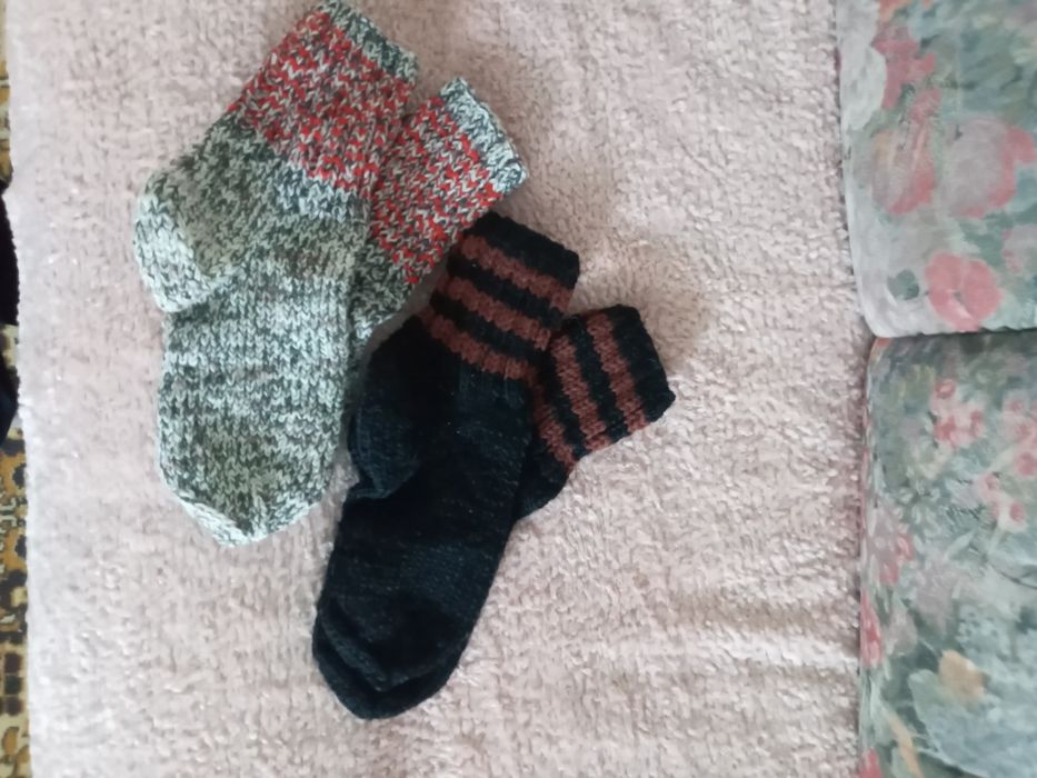 Нитка дарничанка,в,язані шкарпетки,шапки кофти