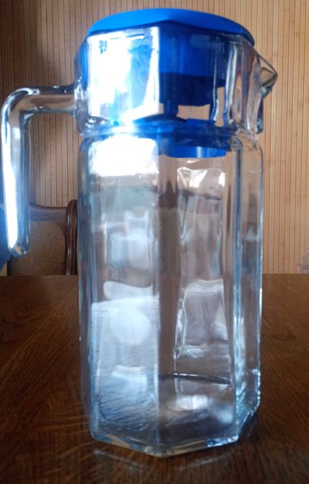 Графін з кришкою