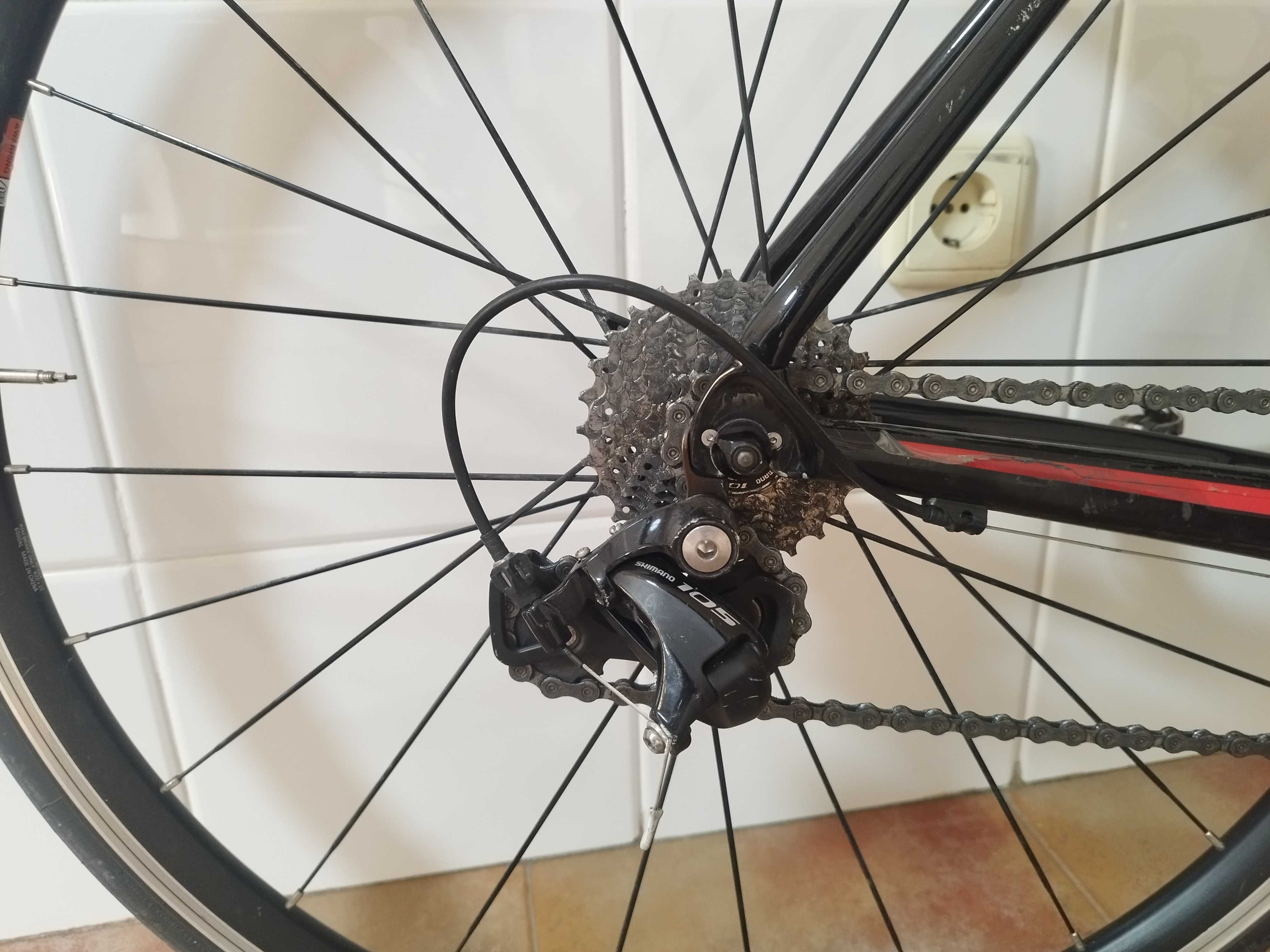 Bicicleta de estrada - TREK EMONDA 5 - Shimano 105.