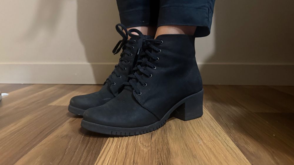 Czarne buty, na małym klocku