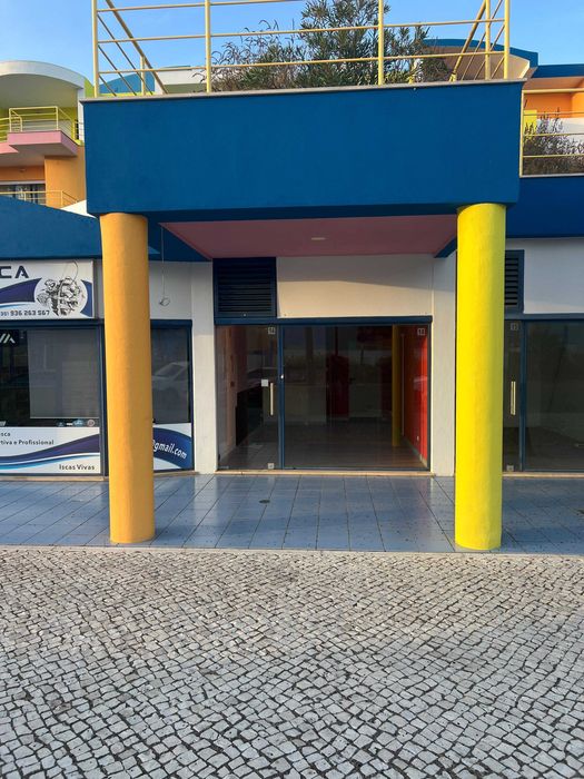 Espaço comercial arrenda na avenida de Marina de Albufeira