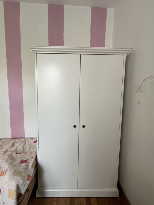 Szafa ubraniowa do pokoju dziecięcego