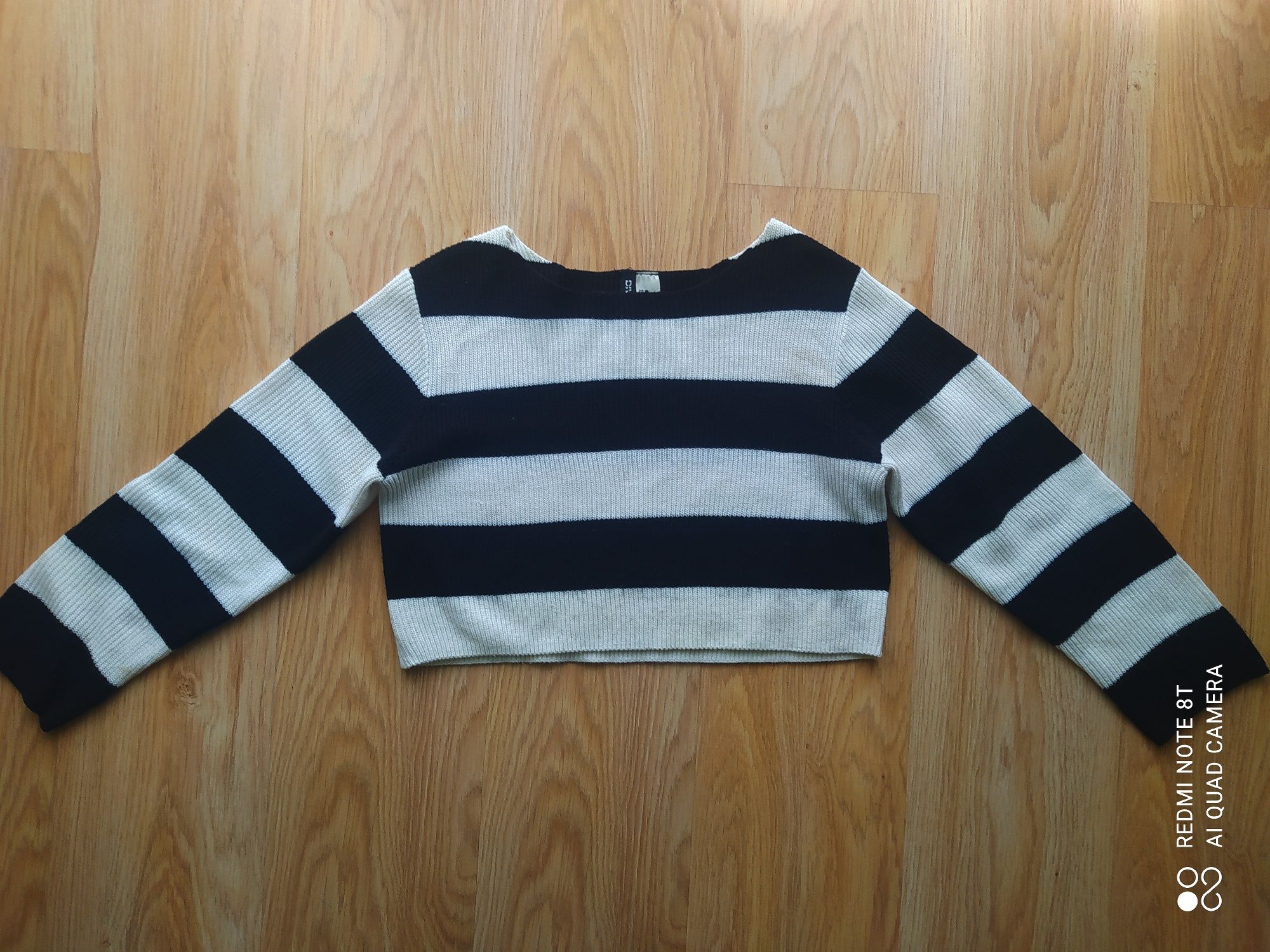 Sweter w paski..