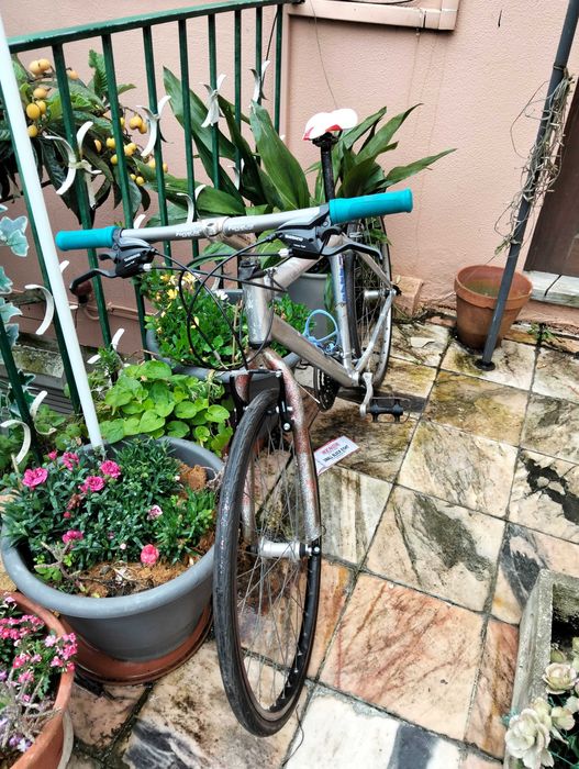 Bicicleta BTT cycles Brasil de estrada a funcionar em perfeição.