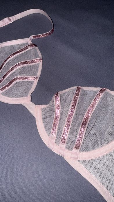Бюстгальтер Victoria’s Secret Sheer Shine Unlined Low-Cut Demi Bra